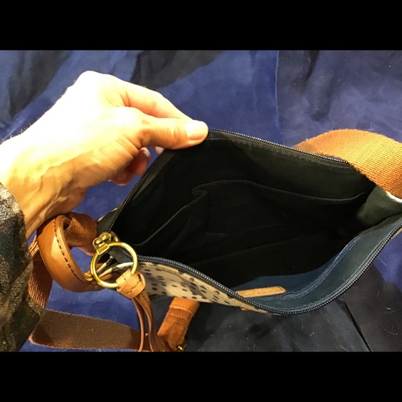 Fossil canvas crossbody, EUC, cream w/ blue & tan - Picture 6 of 8